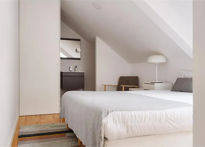 Mezzanine In The Center * Oporto